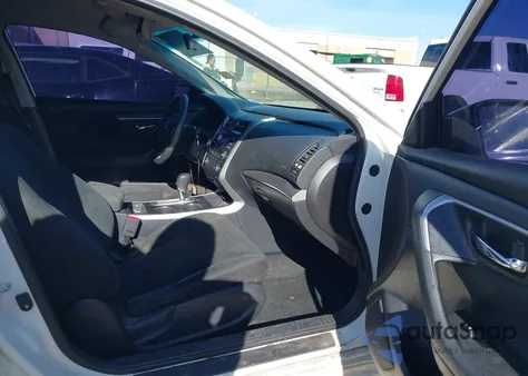 2015 Nissan Altima 2.5/2.5 S/2.5 Sl/2.5 Sv z USA, uszkodzony, nr VIN 1N4AL3AP7FC177618